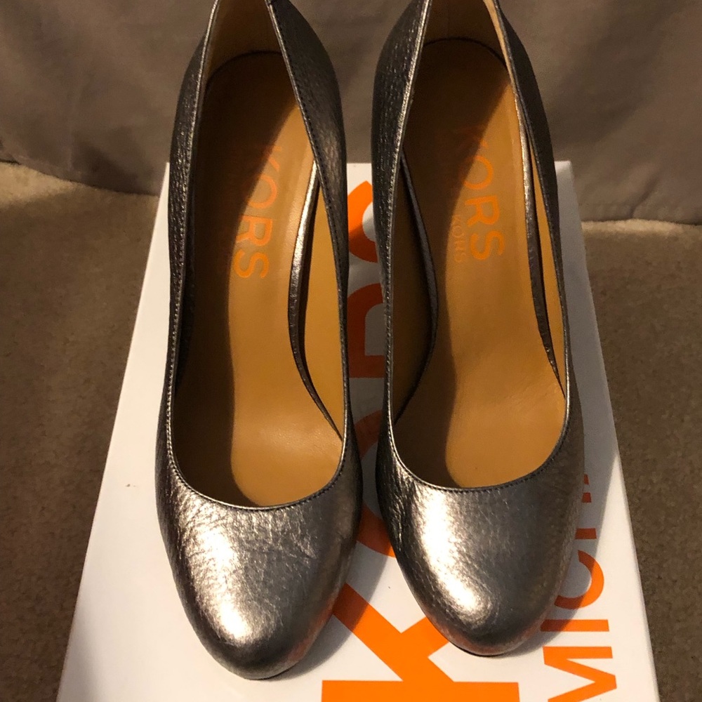 Silver Kors by Michael Kors Collection pumps